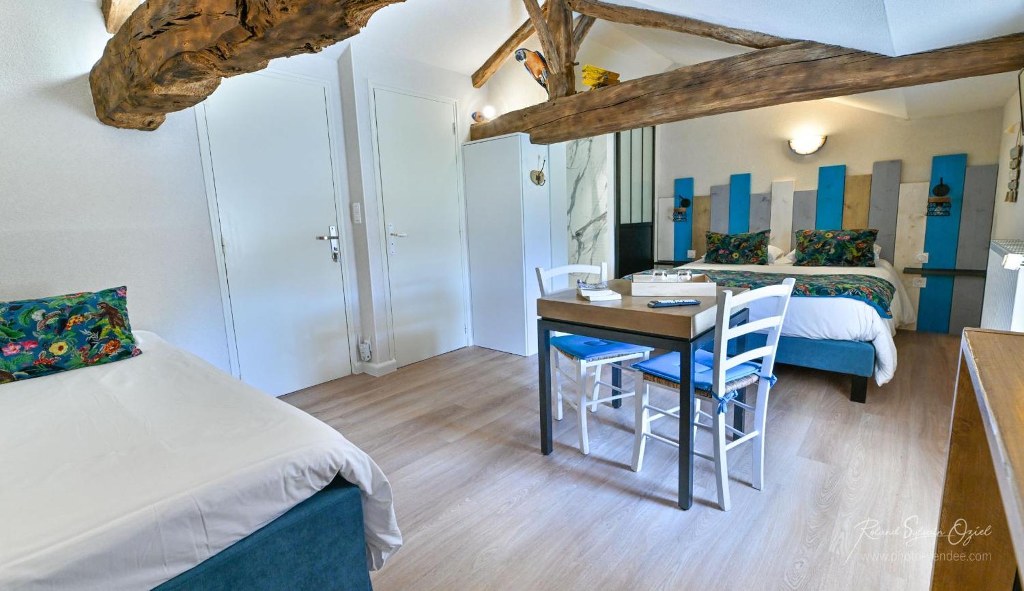 Les Chambres d'Aurore Chambretaud Extérieur photo