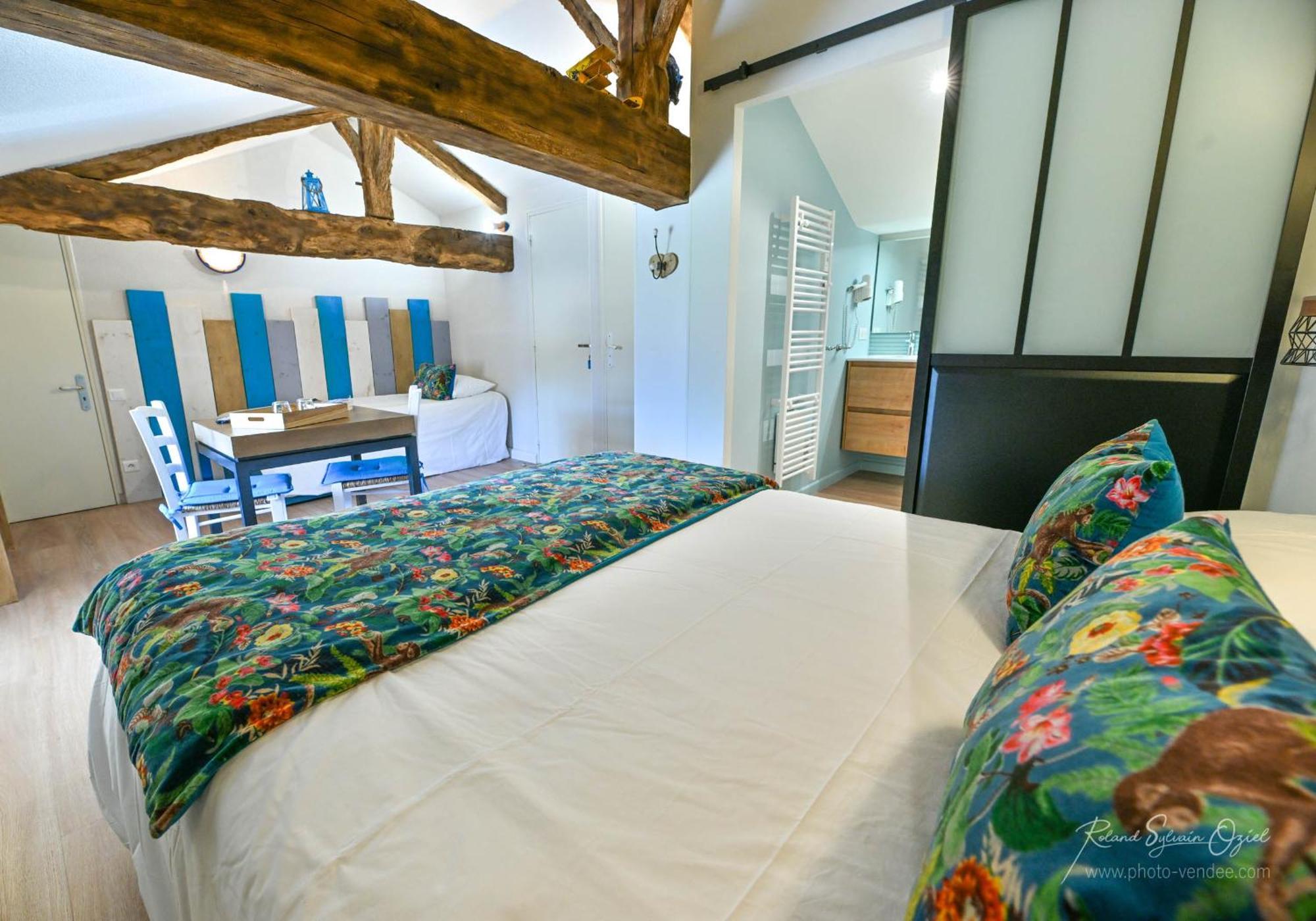 Les Chambres d'Aurore Chambretaud Extérieur photo