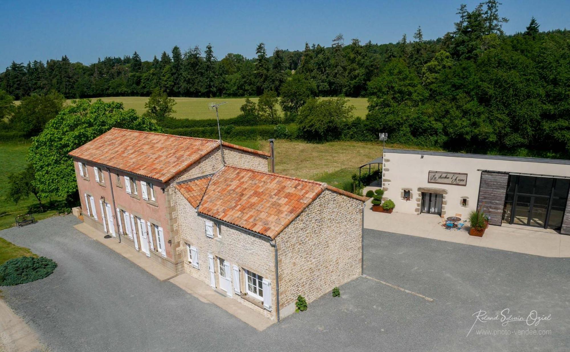 Les Chambres d'Aurore Chambretaud Extérieur photo